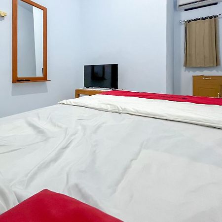 Reddoorz Syariah At Home Ampana Guest House Ampana Kota Exterior photo